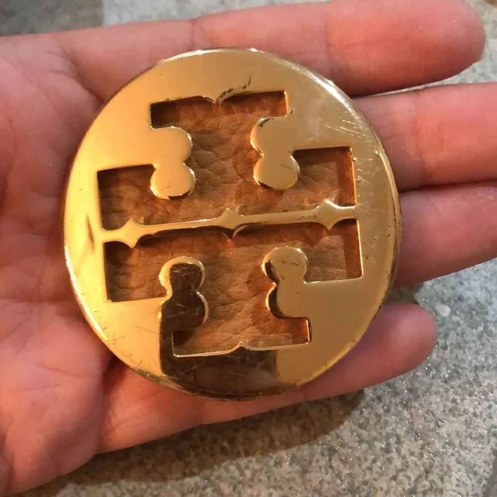 Tory Burch. Large gold hardware. Reva - Picture 6 of 6
